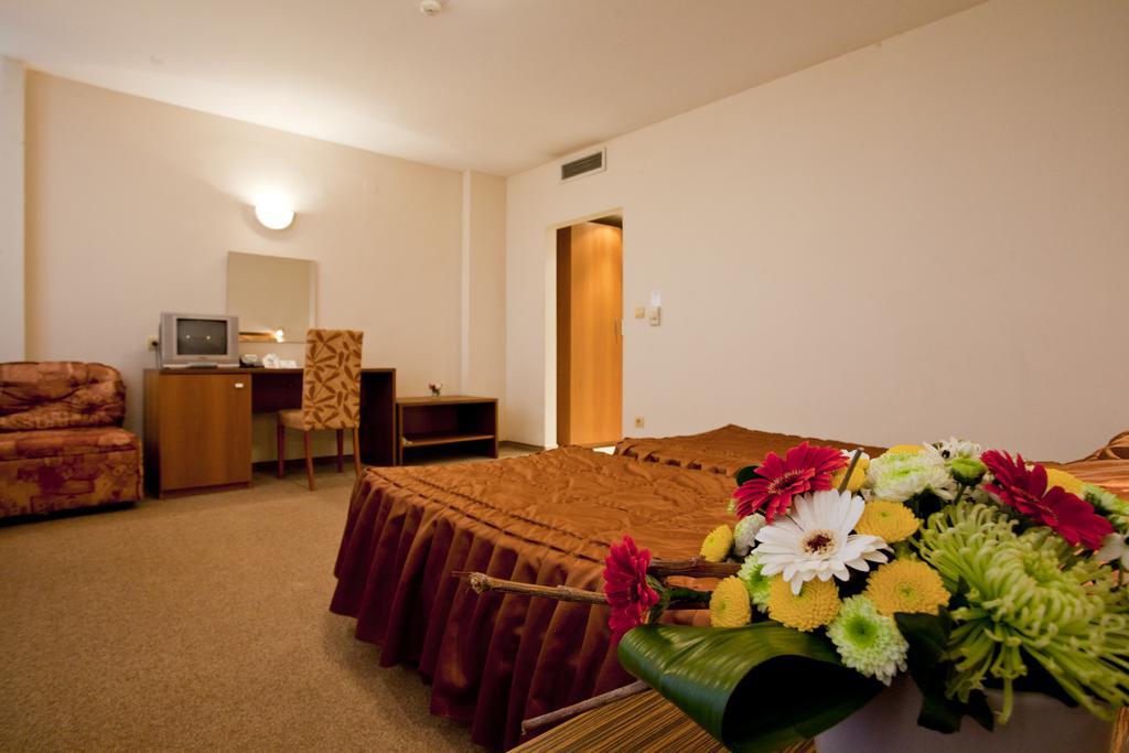Hotel Intelcoop Plowdiw Zimmer foto